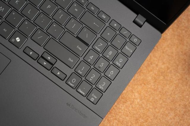 华硕无畏Pro16 2025体验分享：一本全能，年轻人的多场景搭子