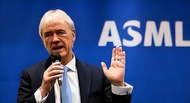 中光刻机技术是“偷”来的？荷兰ASML傻了，外媒：或有灭顶之灾！