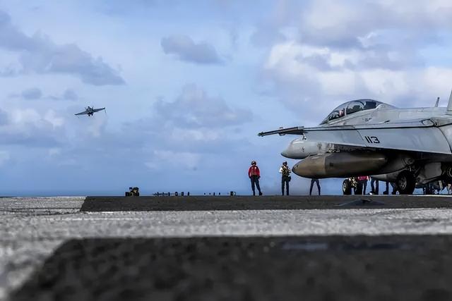 32国联盟已经增兵	，军舰2路进逼中国，中方74岁老将出马，以1对多