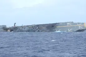 台海局势紧张，美国召集28国舰队，实弹上膛，欲击沉4万吨靶舰？图片