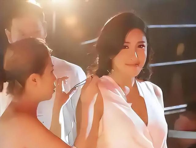 香港三级片女星下嫁农村，曾不雅照满天飞，如今42岁官宣怀孕