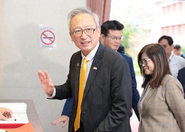 日本刚被按住，又有2国介入台海？解放军4路出动，战机群已起飞