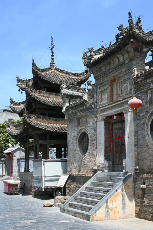 河南与陕西湖北交界处有个镇，被称为“小上海”，古建不输山西