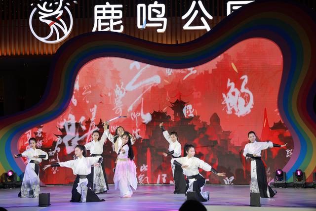 襄阳举办“鹿鸣邀约·银河之夜”七夕盛典 三地千人共度浪漫之夜