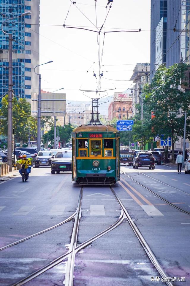 坐上201路老式有轨电车，慢游大连旧时光
