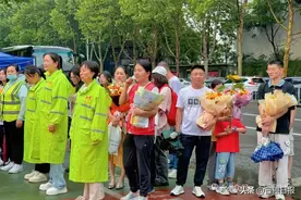 现场画面令人动容！日照高考落幕！图片