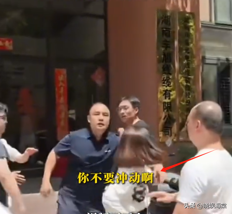 湖南记者被打后续：谢某身份被扒，难怪这么嚣张，恐面临巨额赔偿