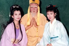 原来法海的真身并不是螃蟹精或者人类，而是一条黑色大蟒蛇图片