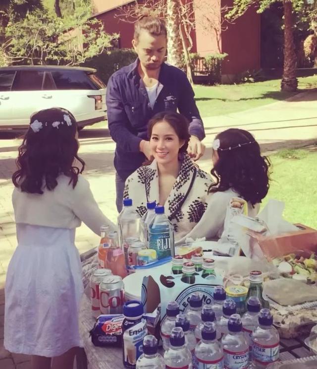 她14岁已是“人间尤物”，被首富看中花10亿娶回家	，8年生了四胎