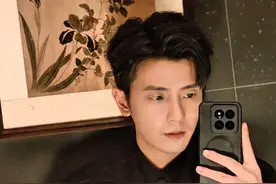 何聪睿在长剧里折腾了几年没人记住，凭什么演了一部短剧反而火了图片