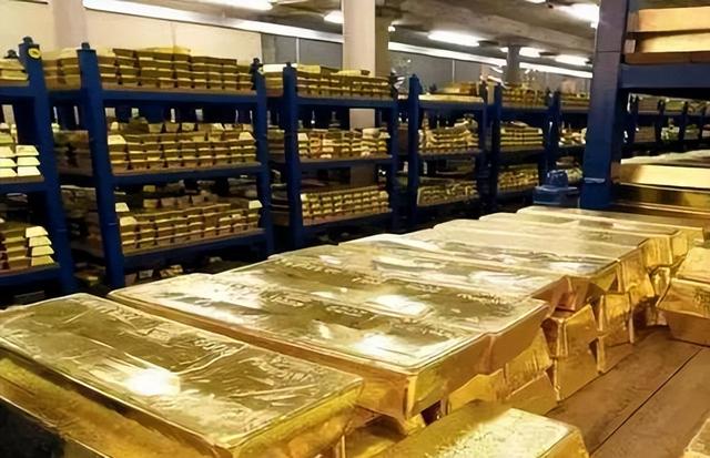 金价飙破4000美元！央行集体起义买黄金，普通人该如何抉择？