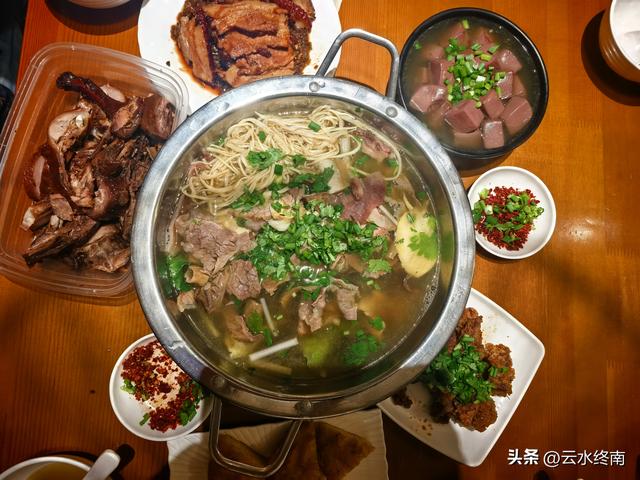 千里岷江第一镇，怎么这么冷寂？沉银宝藏、崖墓摇钱树，都白瞎了