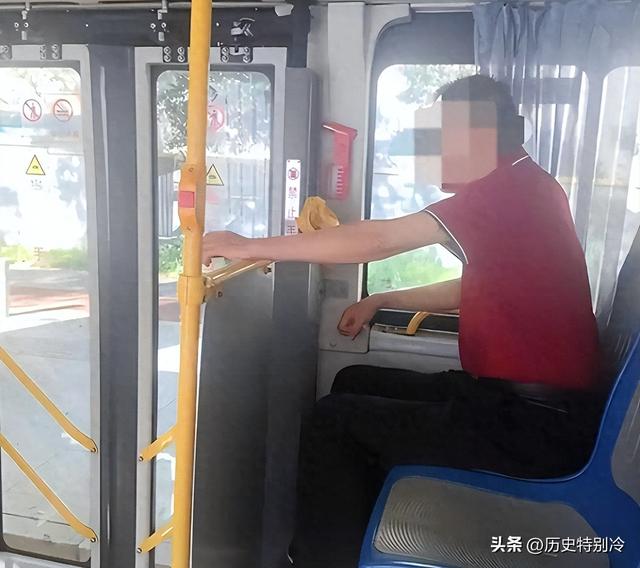 80岁老人性骚扰后续：官方通报监控曝光，女子再发声，真相太恶心