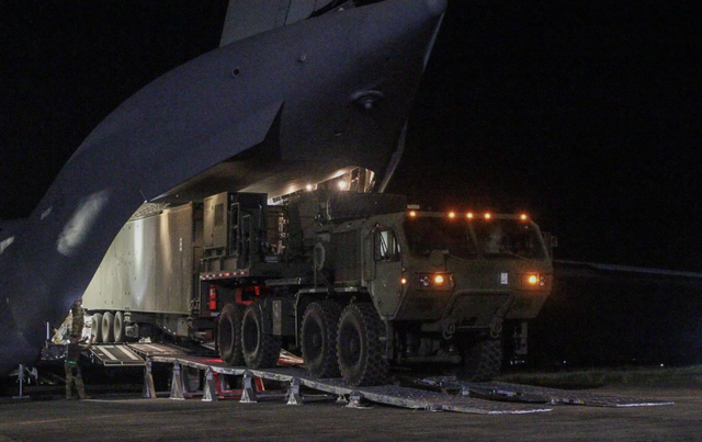 解放军终于出手，面向日本实弹射击	，连打8天，张维为：成全她