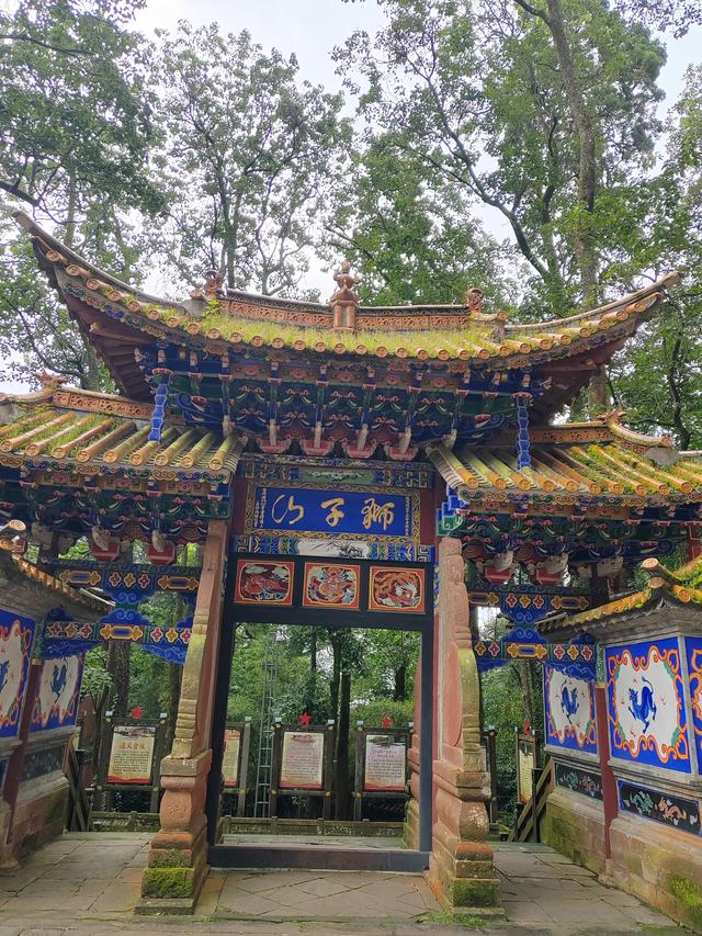 曲靖楚雄纪行之八：狮山古联，道尽帝王身世浮沉
