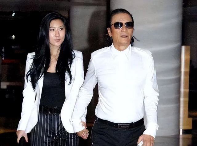 被谢贤养了12年，用青春换来2000万的Coco，已经走上了另一条道路