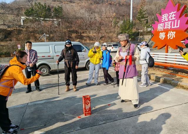 元旦裂谷江湖行，银票好礼兑不停！熊耳山NPC沉浸式互动演艺等你来闯！