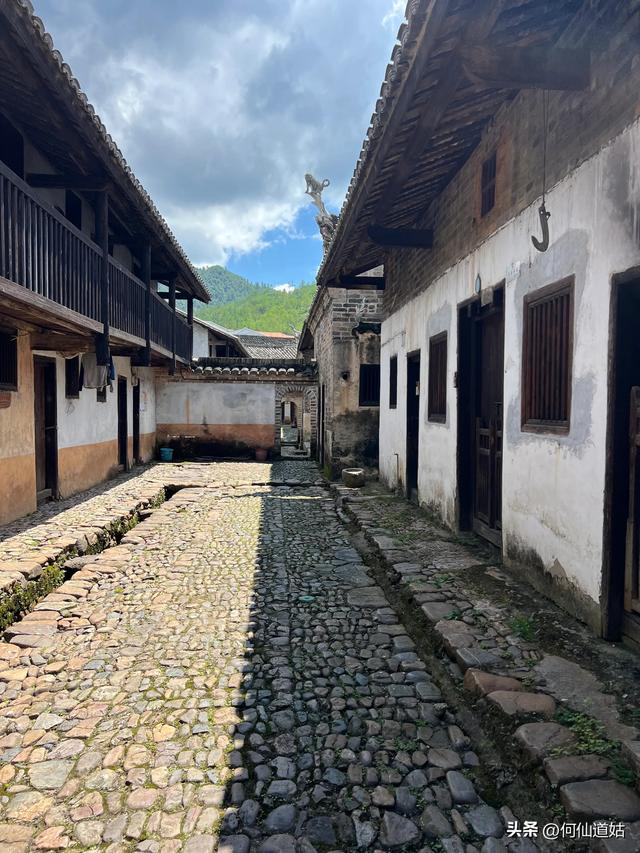 龙南乌石围村