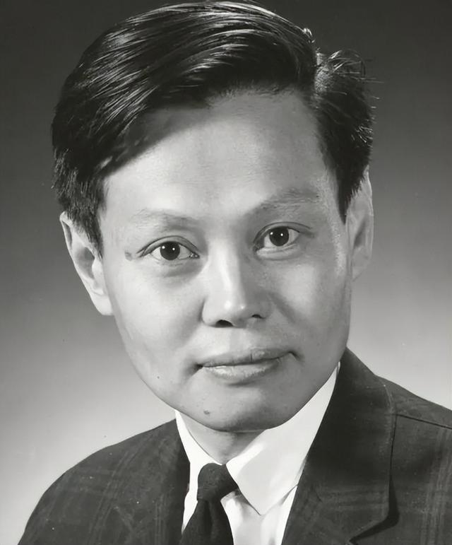 翁帆也没想到，丈夫杨振宁去世后，竟因生前一个举动再次口碑暴涨