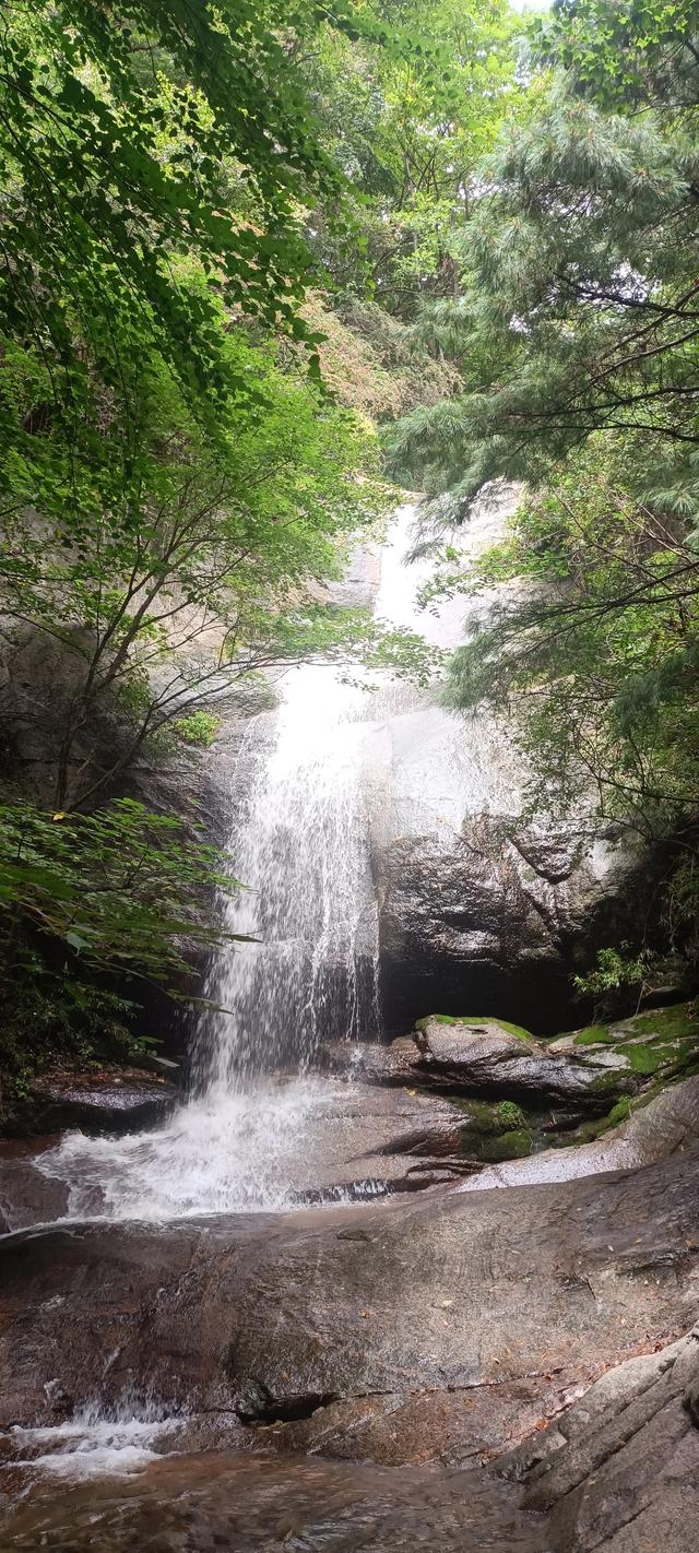 王顺山松岩瀑布