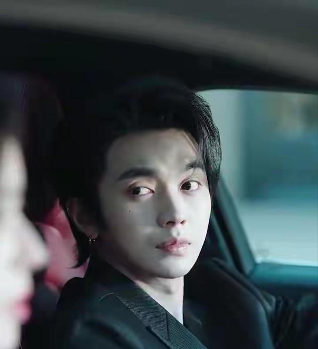 脸没恢复就别出来拍短剧，顶着膨化脸	、大刀双眼皮，太让人出戏了