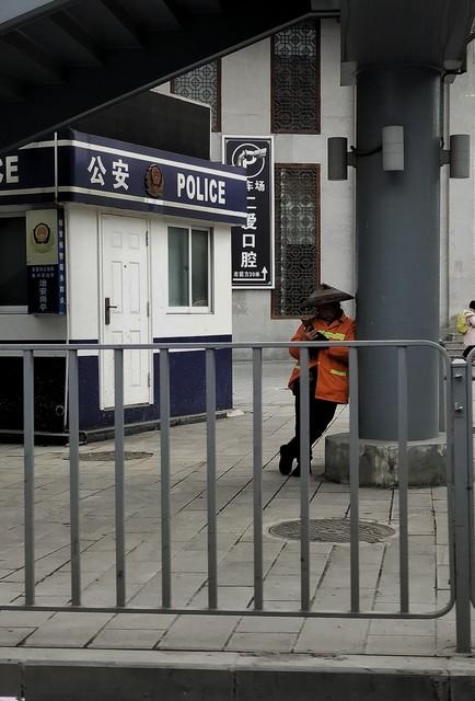 辞了辅警才知道：小县城，月薪3000，五险一金的工作找不到！