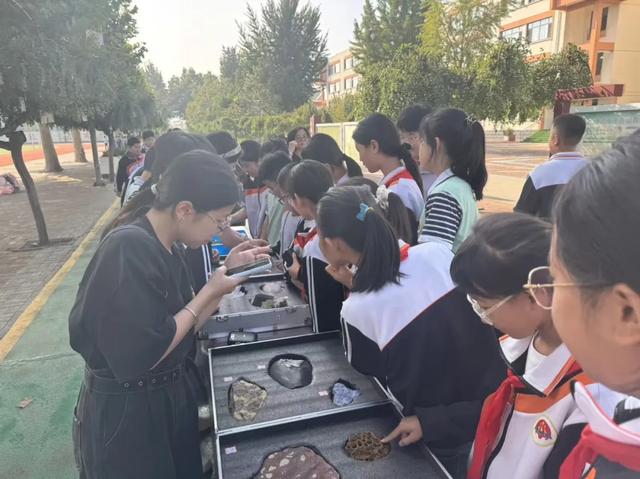 【网络公益】地质科技“五维秀”走进乐亭三小，点燃学生科学梦想
