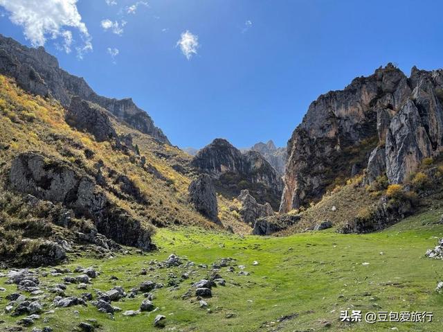 阿坝漫游记：雪山花海与羌寨古寺的十六次心动