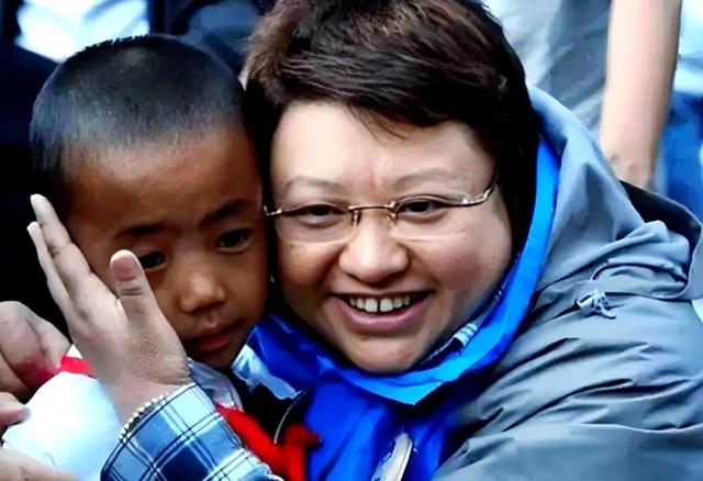 贪污上亿、假慈善？被实名举报的韩红，终于明白她终身不嫁的原因