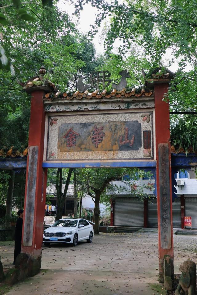 周末就冲！亲测3条被严重低估的徒步线，林海吸氧峡谷石窟！全部免费最快40min飙拢！