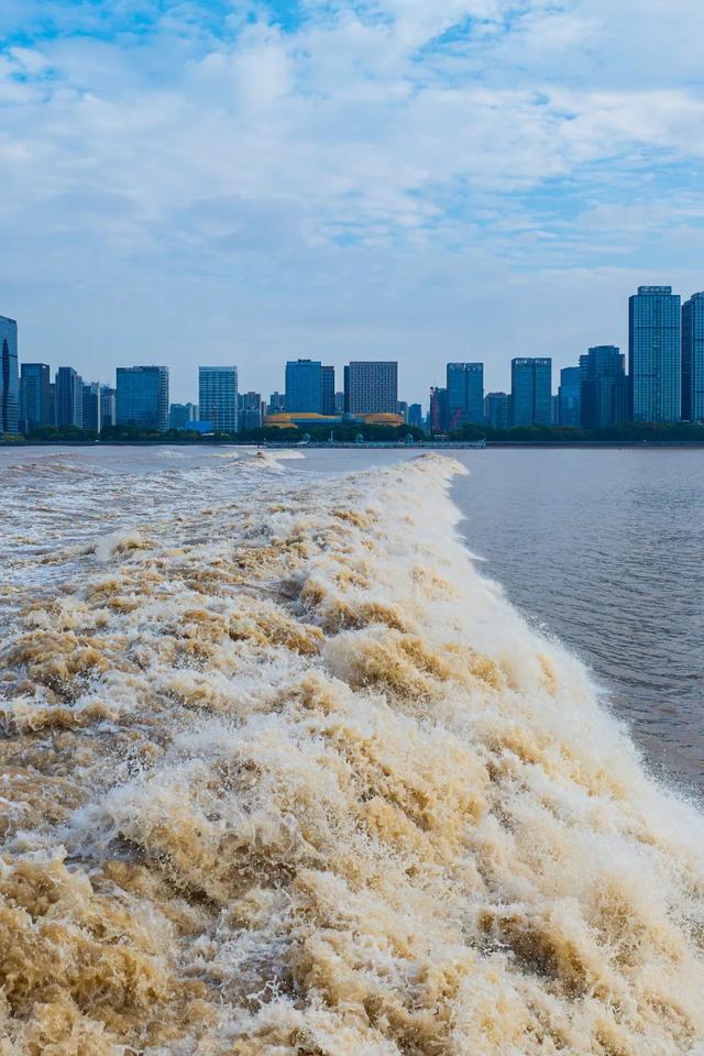 庐山烟雨浙江潮