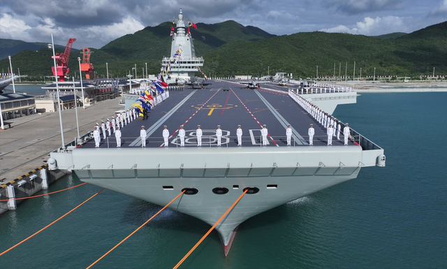 福建舰入列后，中国下一艘航母该怎么造？