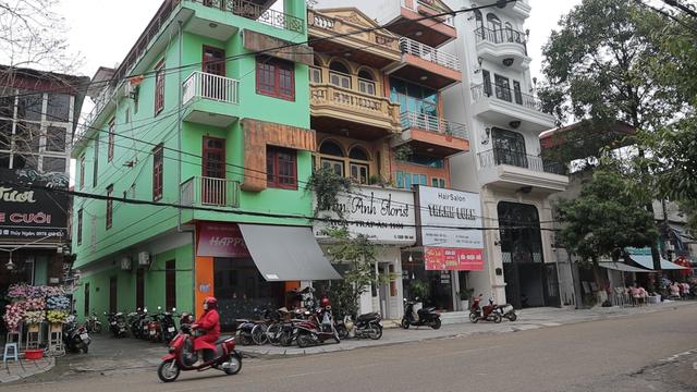 走进越南边境老街省，一桥之隔的中越城市差别有多大，对面是中国