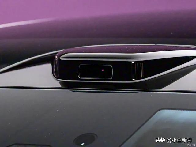 13.98万起买就中型轿车！三段式进气口，悬浮车顶，隐藏式门把手，双五辐轮圈，运动感满满！
