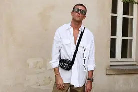 今夏最野混搭！运动鞋+西裤凭啥火到出圈？图片