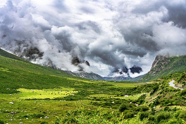 神山石骨、嶙峋万仞，川西梦幻之地