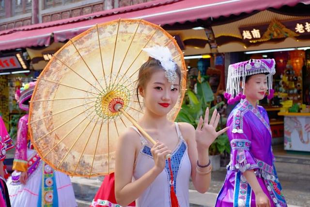 渔火映千年，国潮燃官渡！昆明首届渔灯会启幕，8天解锁双节狂欢