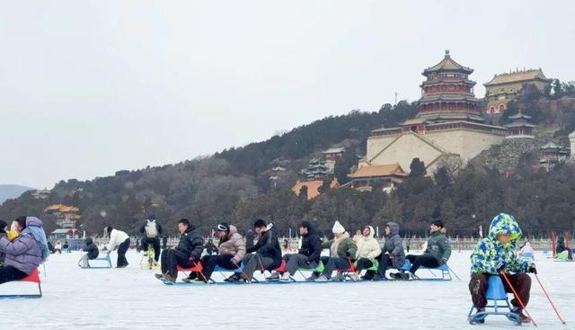 2026年第一场雪！颐和园美成了“雪中冰嬉图”