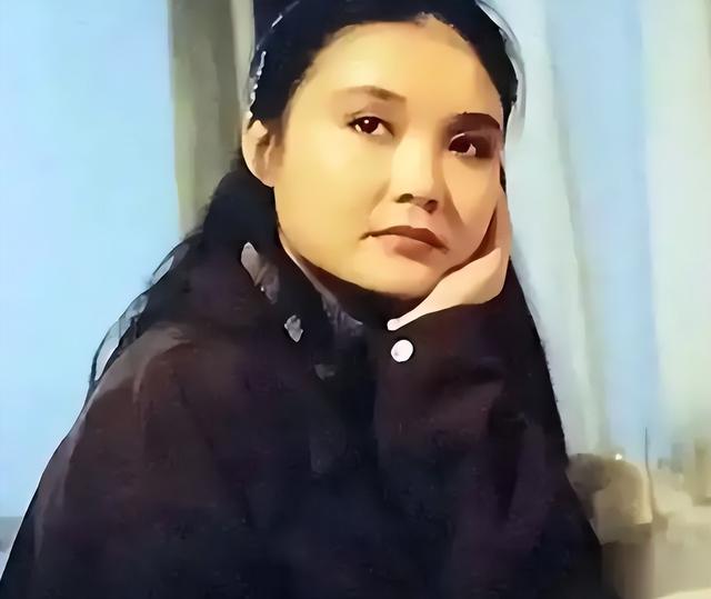 她11岁被导演看中，与名导同居多年被抛弃，如今复出却无人问津