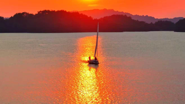 秋冬游热度持续“燃动”，庐山西海“旅游+”融合路径激活诗画胜境