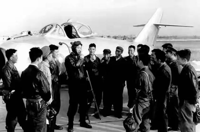 1966年，吴氏三兄弟枪杀7名战友叛逃台湾，周总理：把飞机打下来