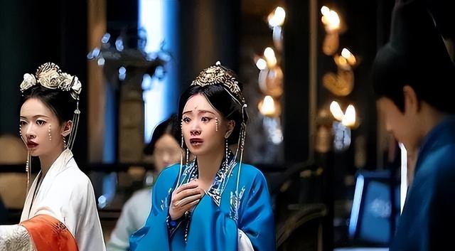 这跟不穿有啥区别？32岁李梦真空上阵，几乎全裸，简直太大胆