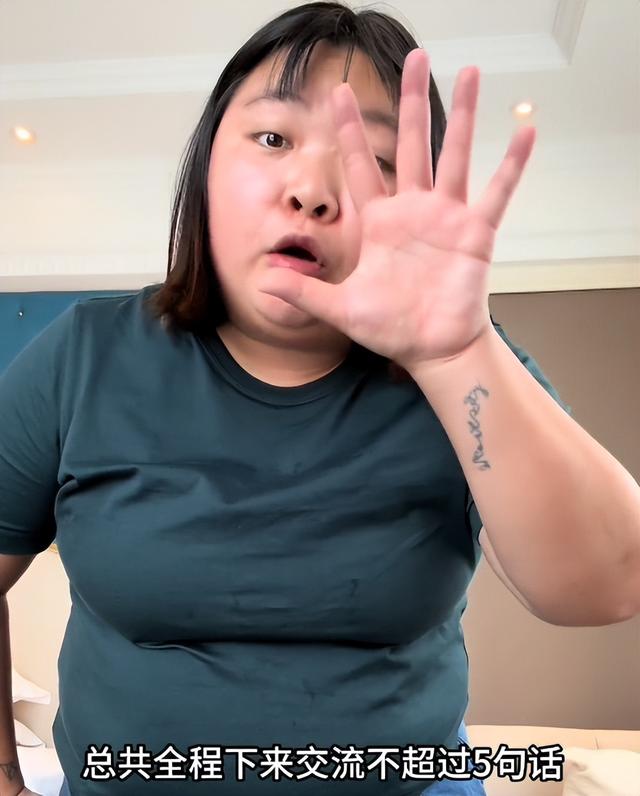 大陆女子游香港，买桃说了5句普通话被老板骂，玩两天被歧视两天