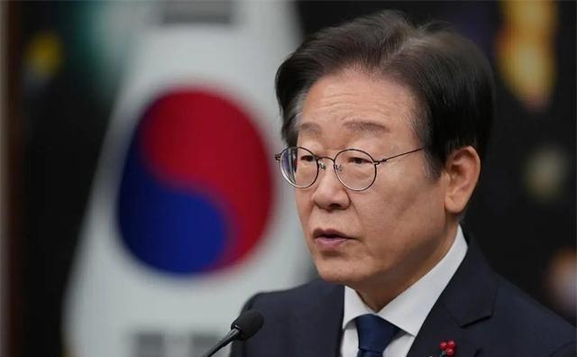 李在明拒绝出席中国阅兵，王毅挂断电话，送了韩国一句话