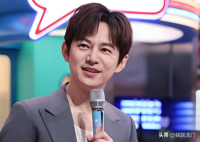 51岁无妻无子、半退休，不再隐瞒身体状况的何炅，给内娱提了个醒