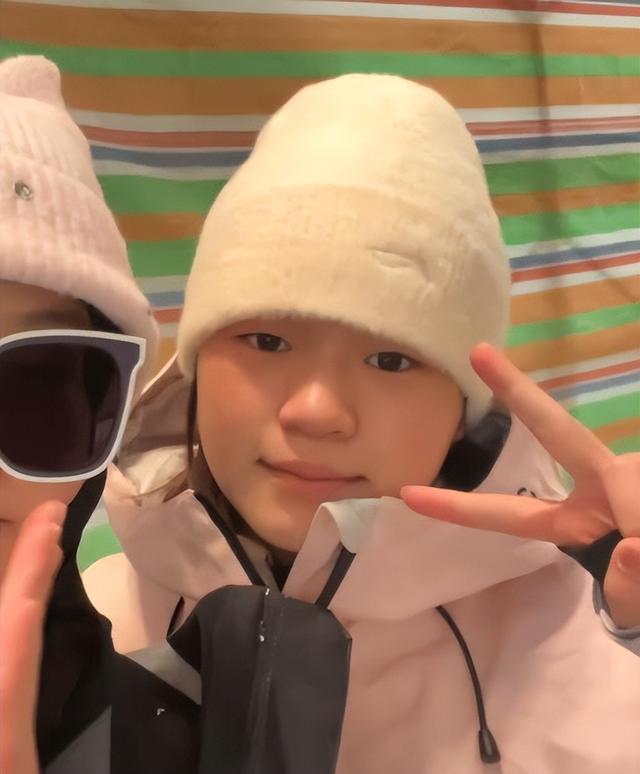 远离造神迷障！全红婵带伤去滑雪，没想到让人担心的事还是出现了