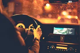 为什么强调尽量不要开夜车？老司机总结出了众多血淋淋的教训！图片
