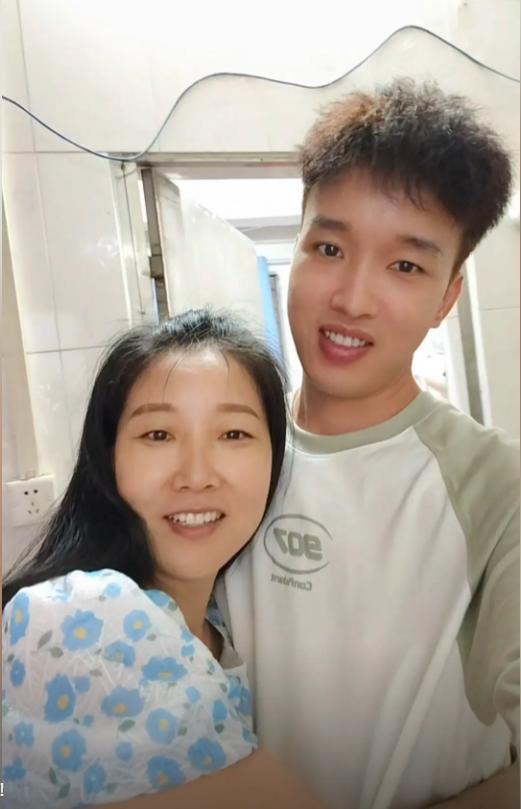 广东小伙爱上湖北大妈，他比大妈小13岁，两人恋爱后住在出租屋
