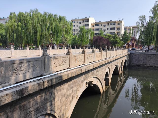 邯郸学步桥上学走路，吃碗石磨米粉压压惊