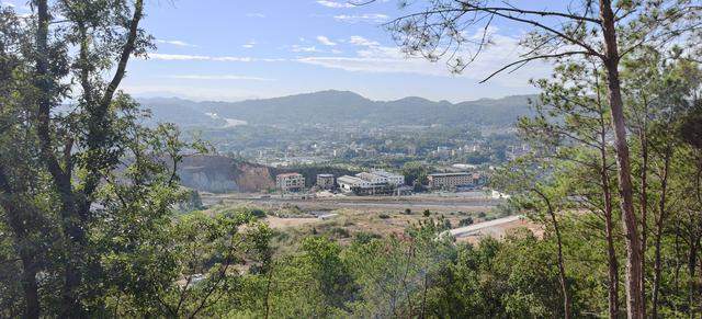 冬日登高燕尾寨，高铁西站现眼前，梅州人休闲有了新去处